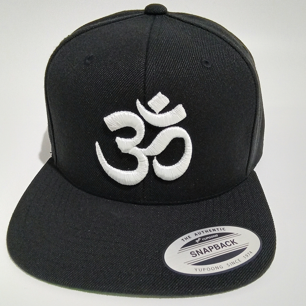 Om Aum Ohm Yoga Namaste Symbol 3D Embroidered Snapback Hat Black & White